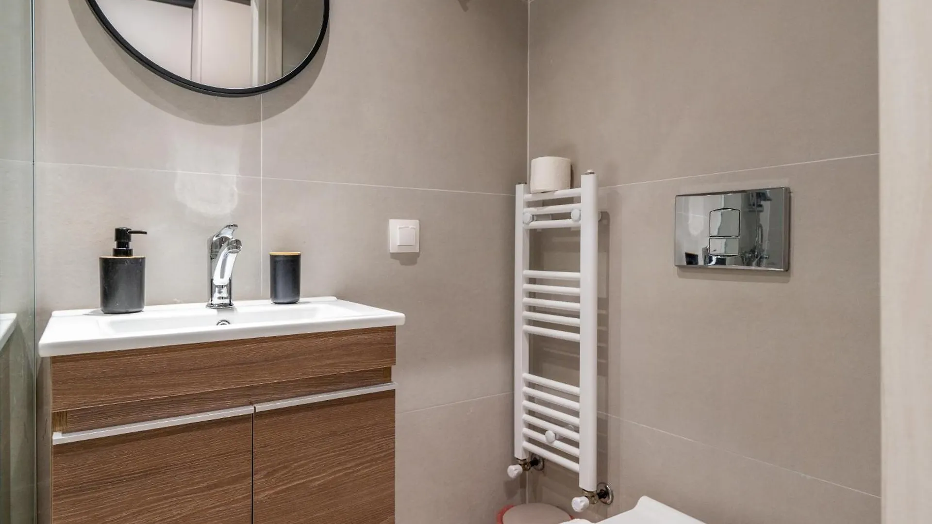 Cozy Suites By Nest Thessaloniki 0*,