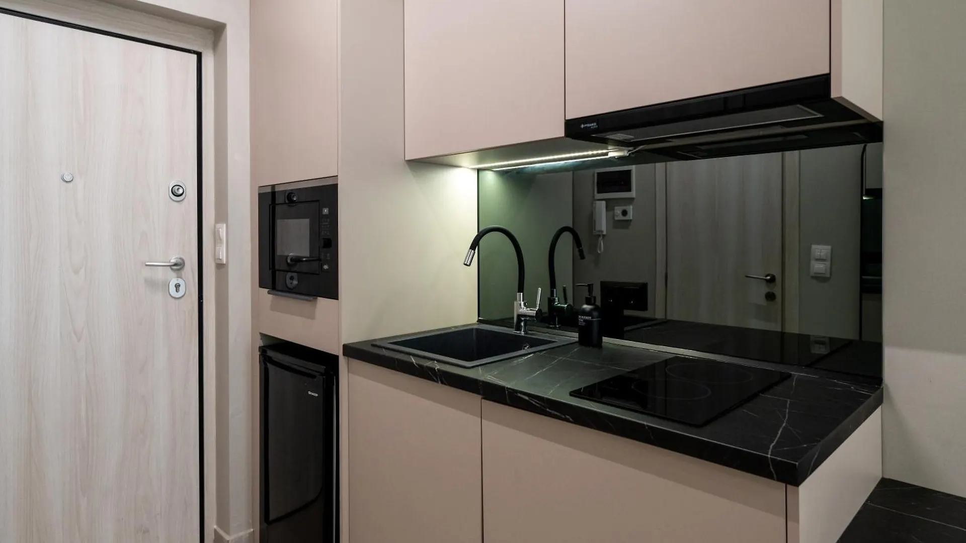Cozy Suites By Nest Thessaloniki 0*,  Greece